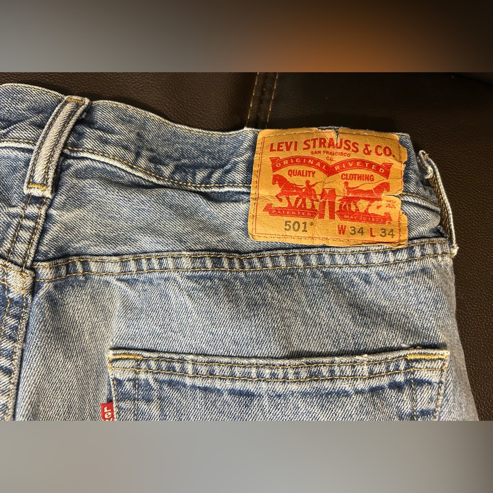 Levi’s 501 Button Fly Cut Off Shorts. Size 34 - Picture 6 of 11